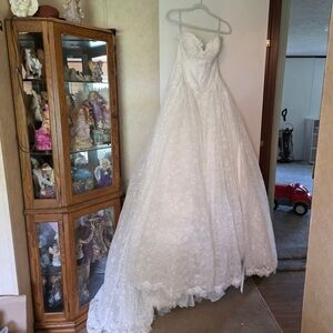 Elegant White Lace Wedding Dress